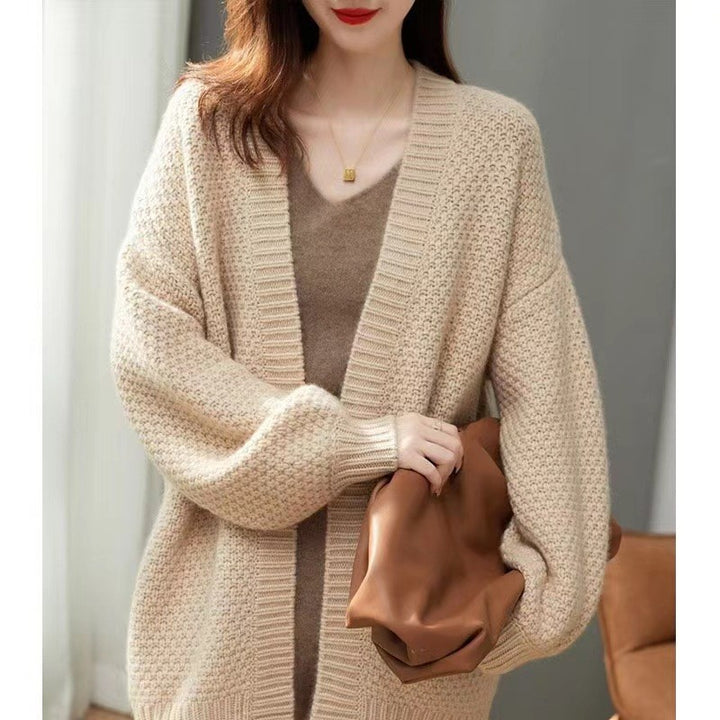 Kvinnens avslappede strikk cardigan med oversized snitt og spesielle teksturer Skjora