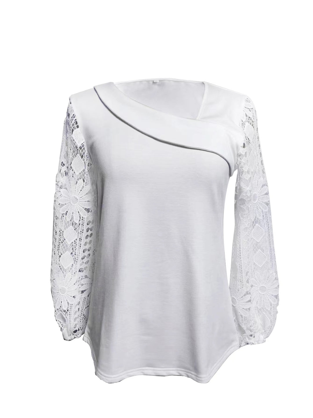 Dame designerbluse med blonder og elegant snitt Skjora