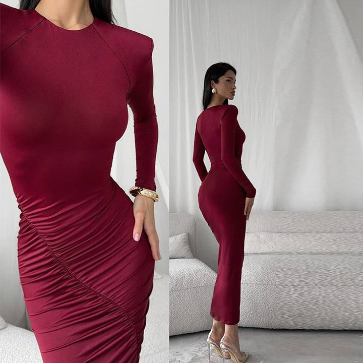 Kvinnenes langermede samlet kjole med elegant snitt og figurskapende detaljer