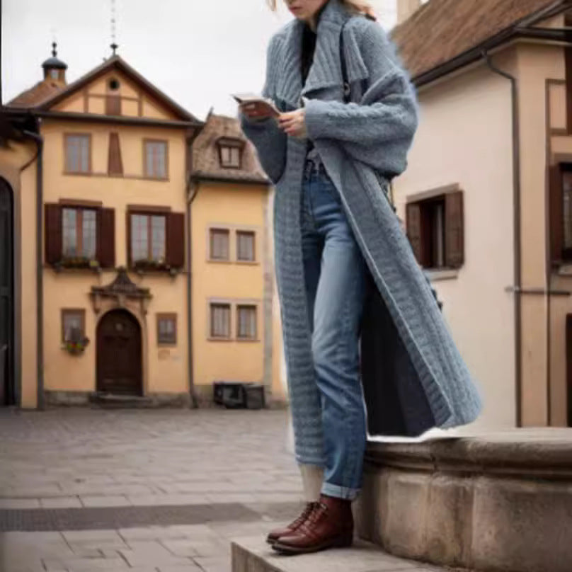 Women's chunky knitted coat with wide-cut sleeves and modern design Skjora
