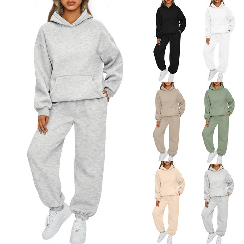 Dame Komfortabel Hettegensere Suit Laget av Mykt Sweatstoff Skjora