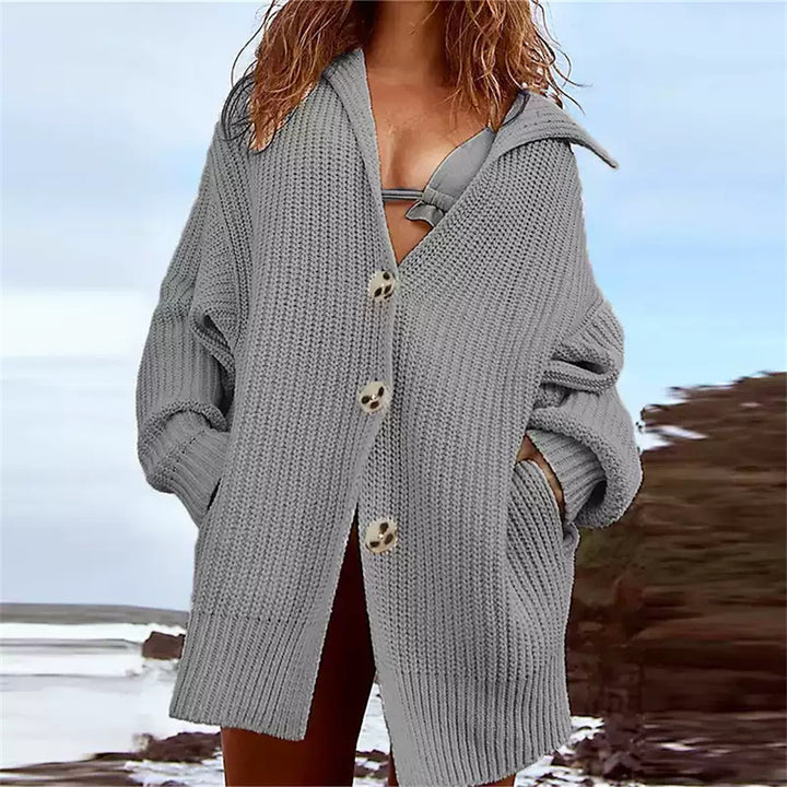 Dame chunky strikk cardigan med moderne klaffekrave og dekorative knapper Skjora