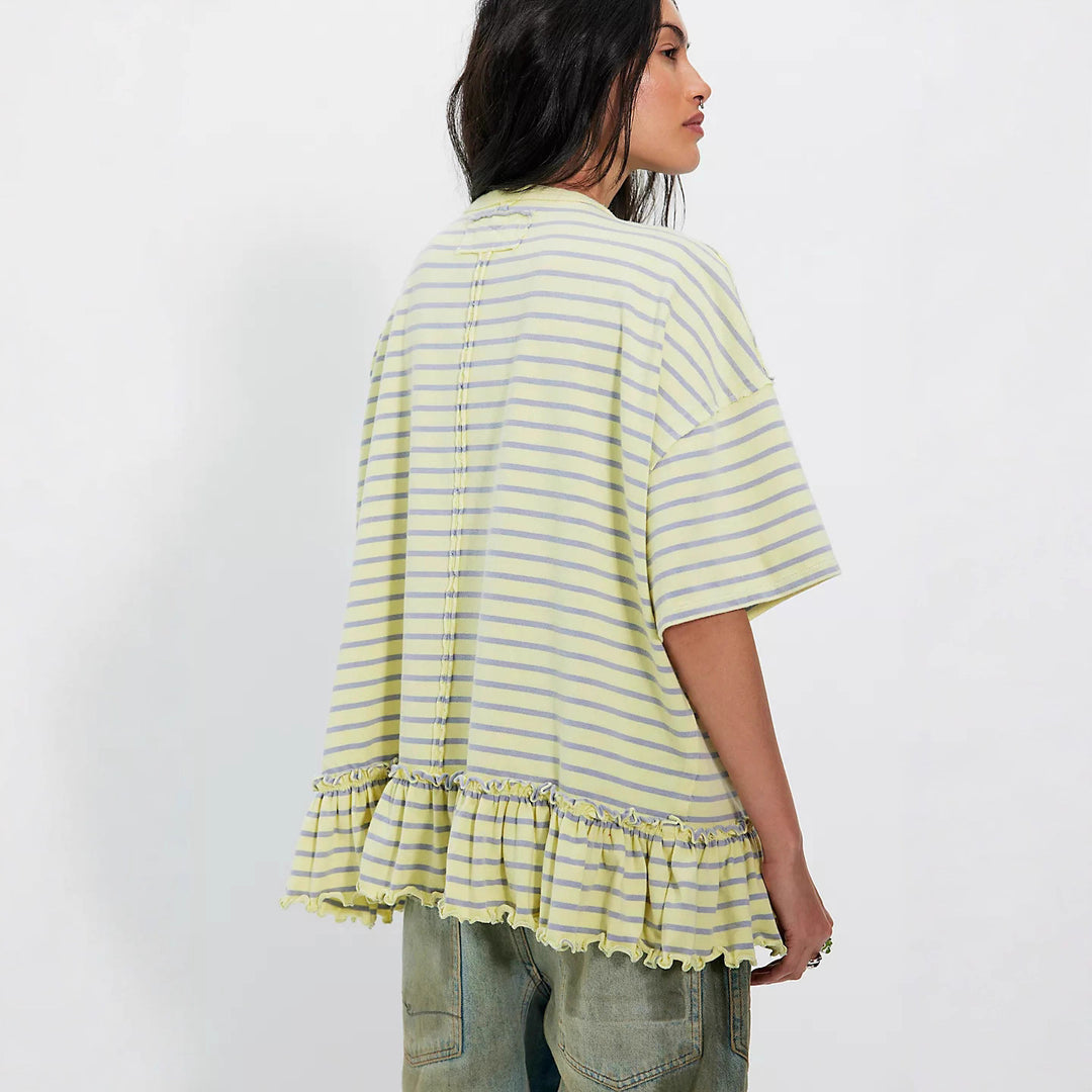 Kvinnenes oversized stripete T-skjorte med volangdetalj Skjora