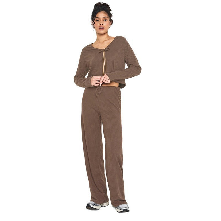 Dame komfortabel strikkedress med cropped jakke og vide buksebein Skjora