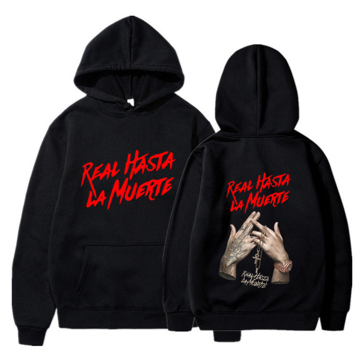 Dame hoodie med iøynefallende skrift i urban stil Skjora