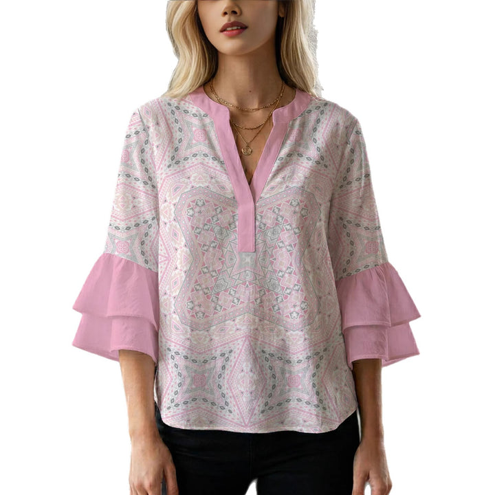 Damebluse med voluminøse puffermer og kreativt blomstermønster Skjora