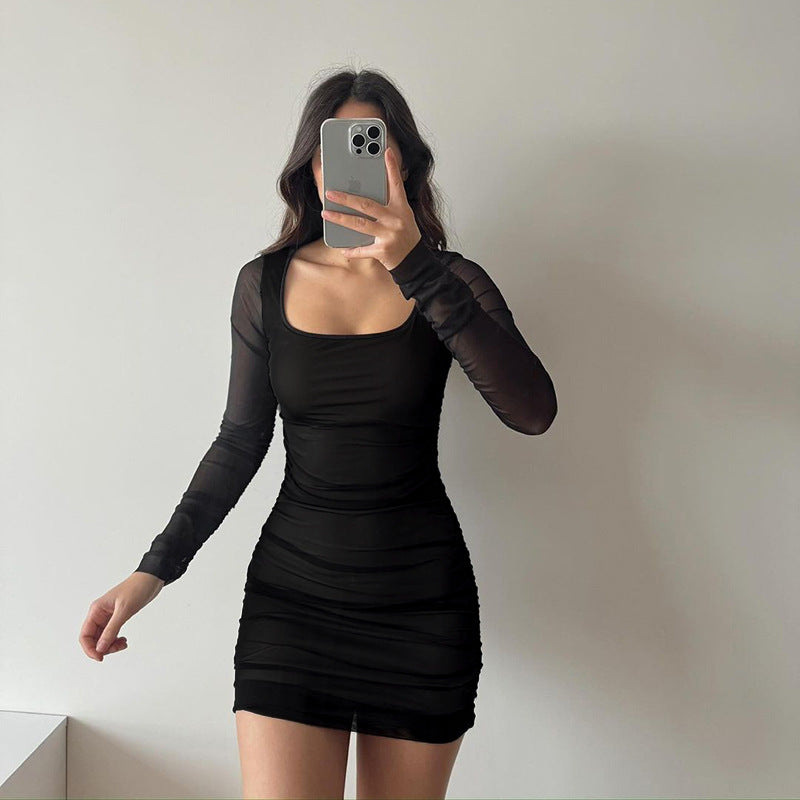 Dame figurtilpasset minikjole med transparente langermede innsatser og volangdetaljer Skjora