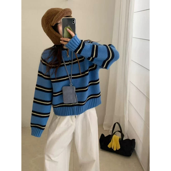 Kvinne strikket cardigan med moderne striper Skjora