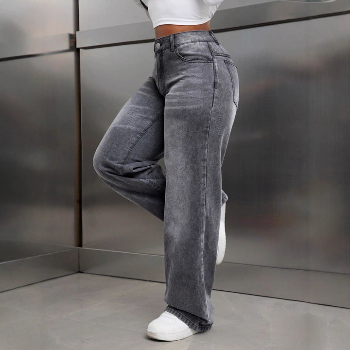 Kvinnelige moterettede bredkuttede jeans laget av høykvalitets denim Skjora