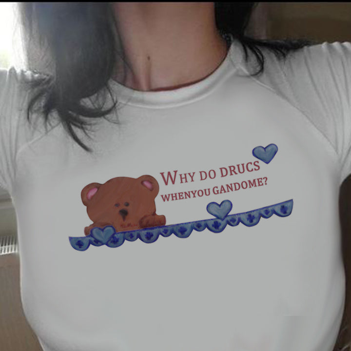 Dame cropped T-shirt med kreativt trykk og komfortabel rund halsutskjæring Skjora