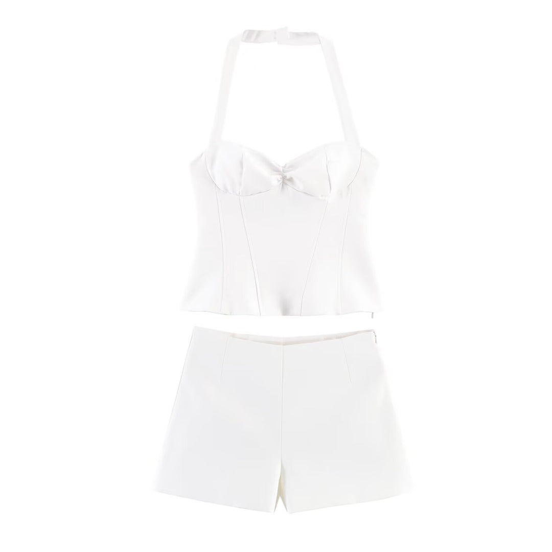 Damekombinasjon av kort topp og shorts Skjora