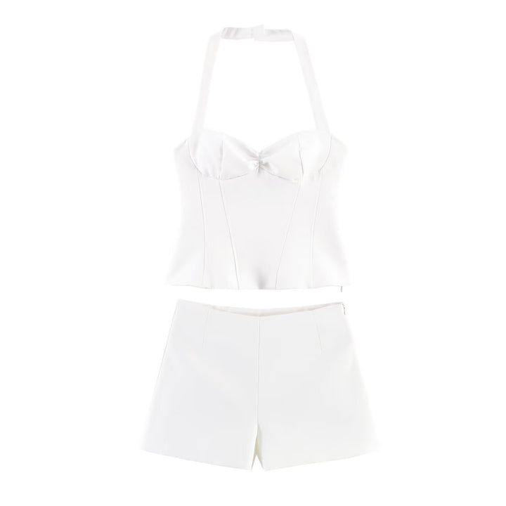 Damekombinasjon av kort topp og shorts Skjora