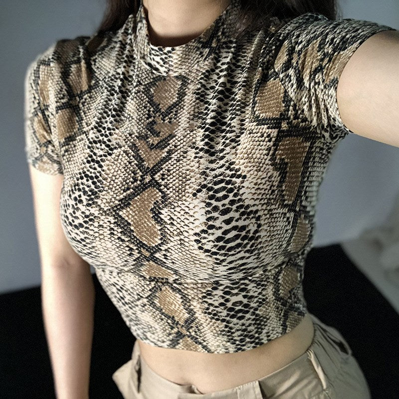 Dame moteriktig Cropped T-skjorte med stilig slangemotiv Skjora