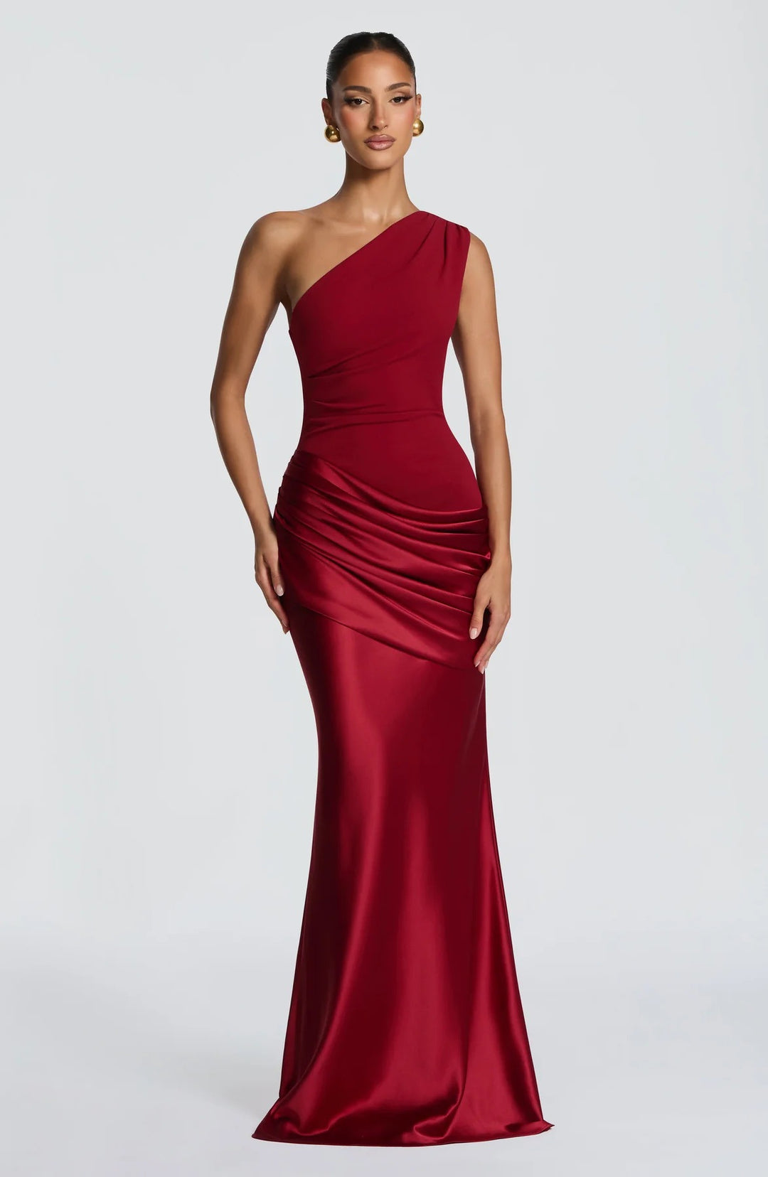 Damer elegant asymmetrisk satengalla med drapering-design Skjora