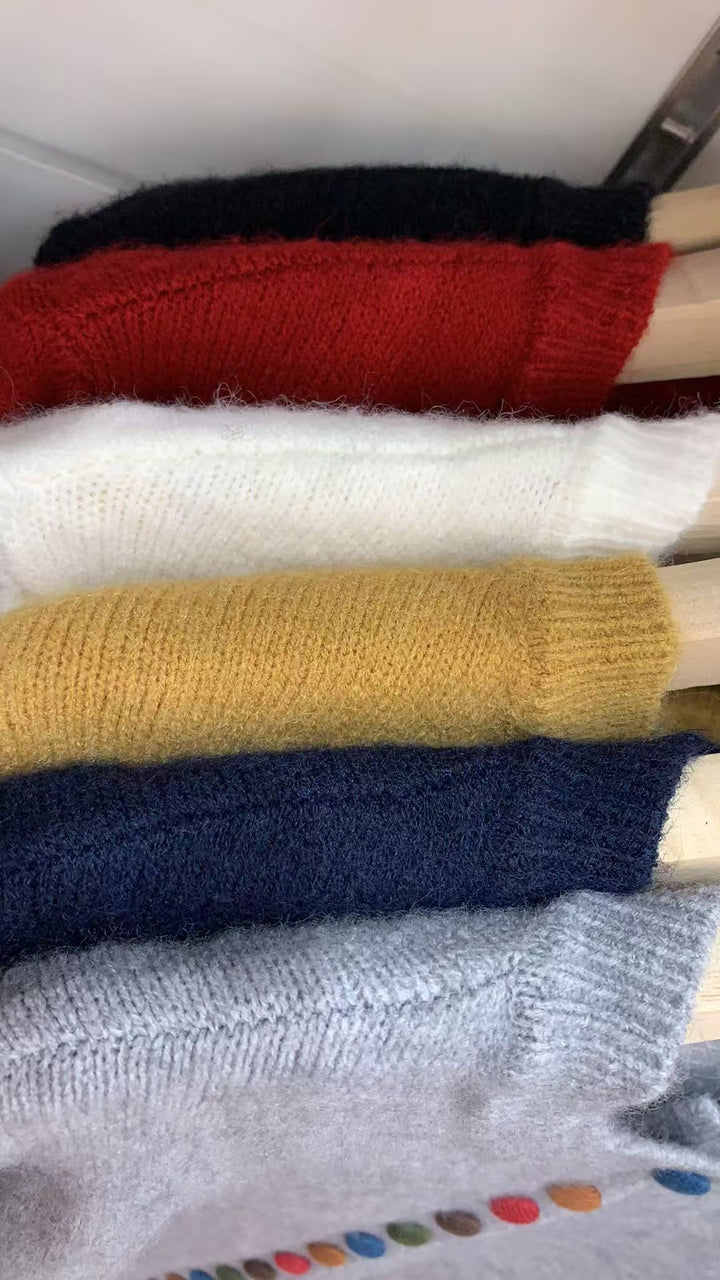 Kvinne cardigan med fargerike knappedetaljer og mykt filtet materiale Skjora