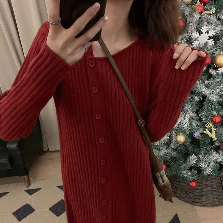 Kvinnesk knitted kjole med høy krage og knappelukking Skjora