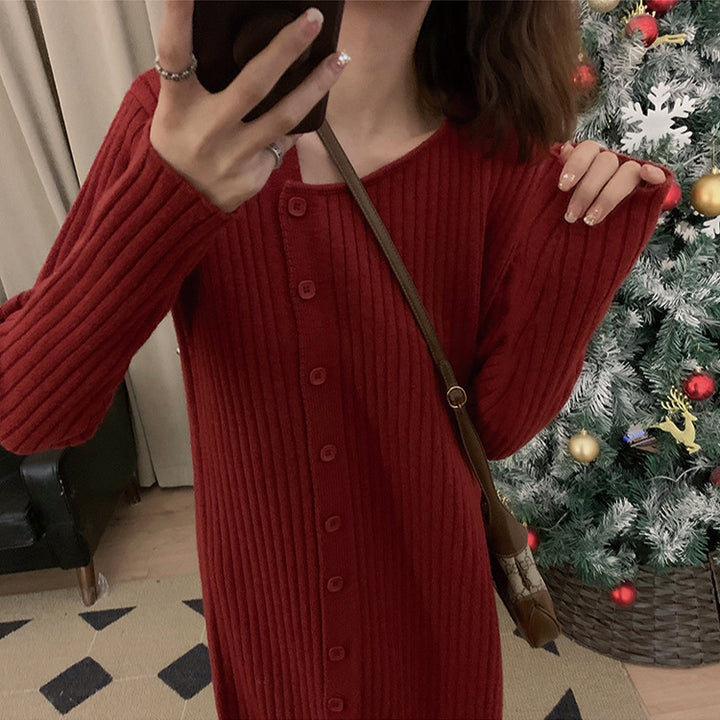 Kvinnesk knitted kjole med høy krage og knappelukking Skjora