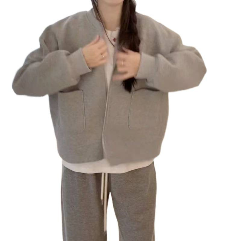 Kvinnens oversized sweatshirtjakke med praktiske lommer og moderne design Skjora