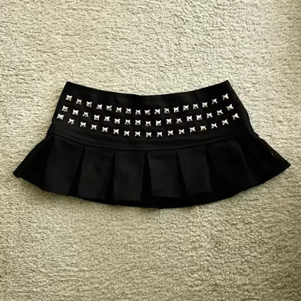 Dame skjørt med nagledekorasjon og fullt fald Skjora