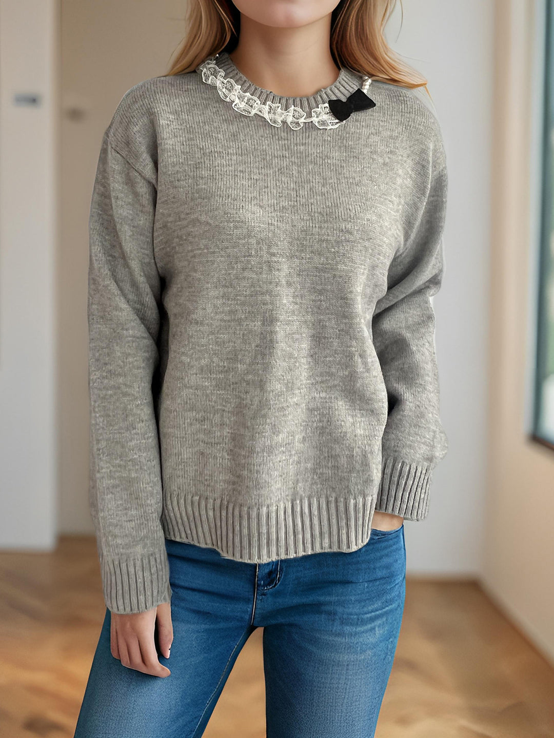 Kvinnens koselige strikkegenser med volanger Skjora