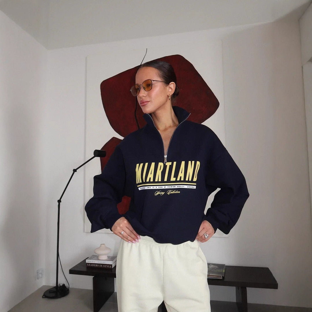 Kvinnelig sporty zip genser med oversized passform og kreativt trykk Skjora