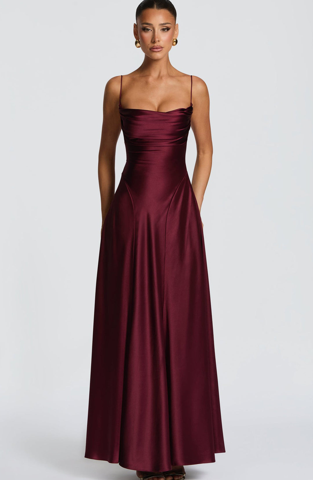 Dame Elegant Maxi Kjole med Sofisticated Spaghetti Stropper og Flytende Satin Skjora