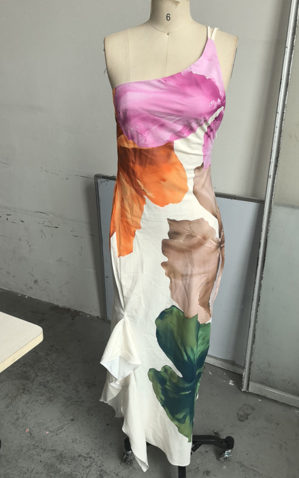 Dame asymmetrisk maxikjole med blomster mønstre og volangdetaljer Skjora