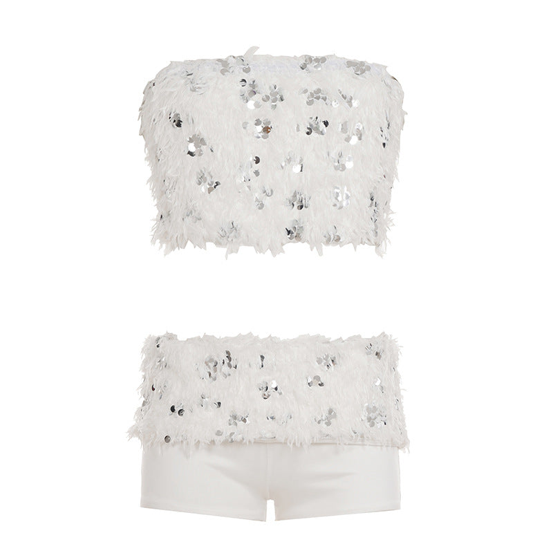 Damer stilige topp og shorts-sett med glitrende paljetter og dekorative fjær Skjora