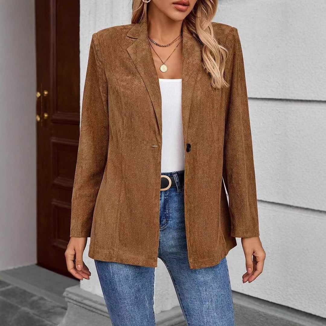 Kvinne Elegant Blazer laget av fløyelsmykt stoff med en strukturert overflate Skjora