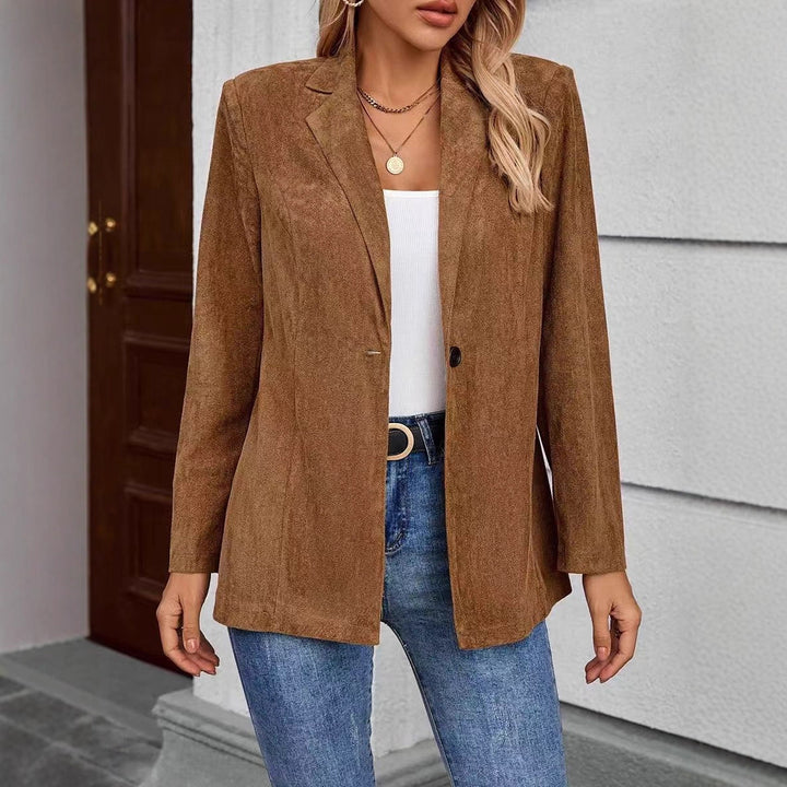 Kvinne Elegant Blazer laget av fløyelsmykt stoff med en strukturert overflate Skjora