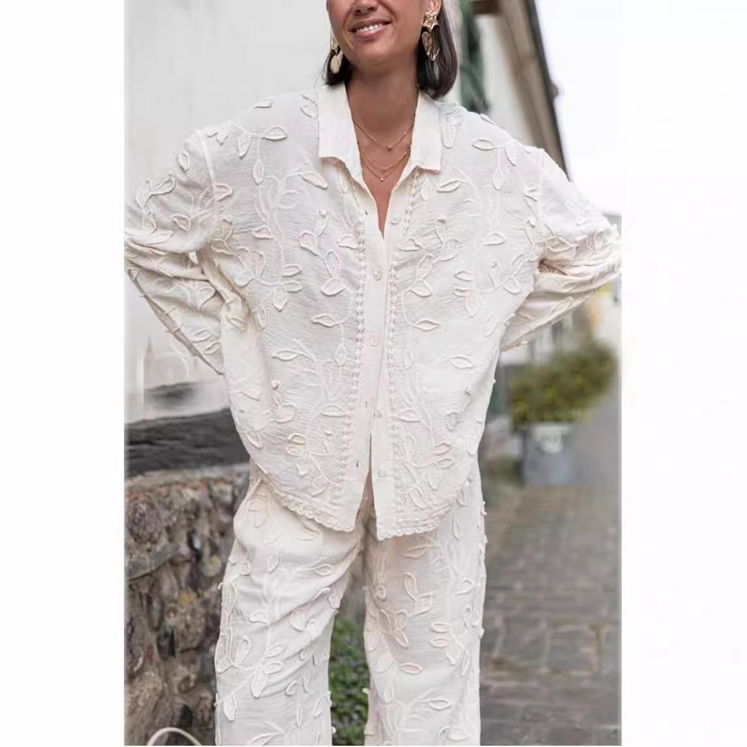 Damebluse med fin broderi og luftig passform Skjora