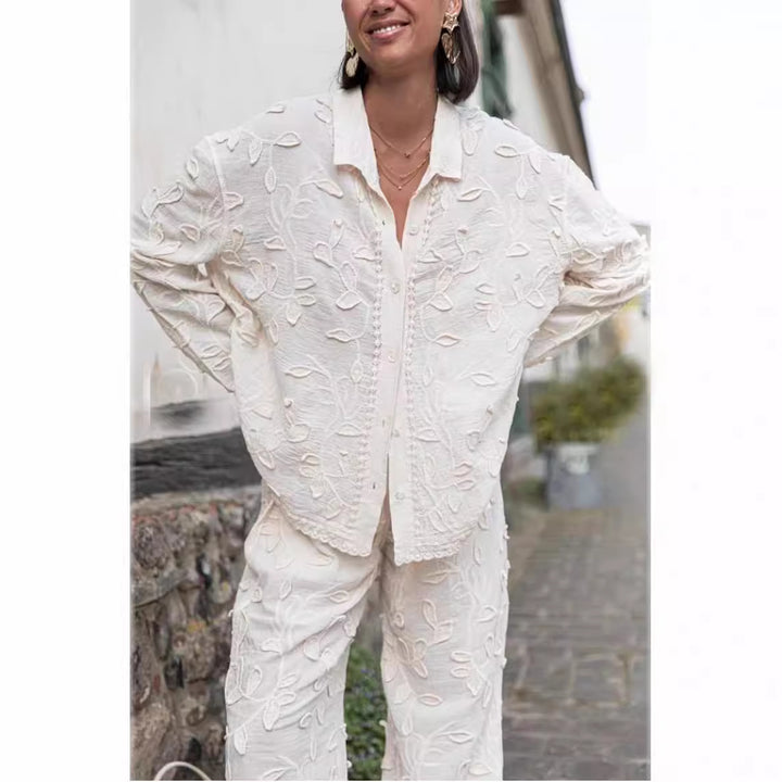 Damebluse med fin broderi og luftig passform Skjora