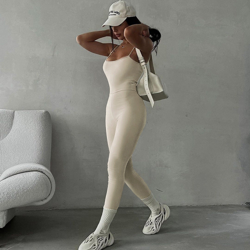 Dame figurnær jumpsuit med smale stropper og glatt finish Skjora