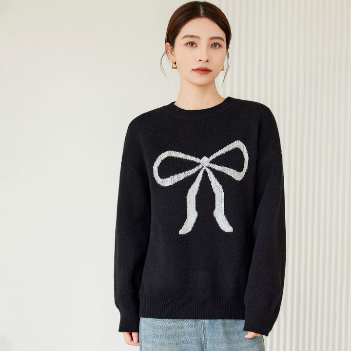 Kvinners oversized genser med moderne bånddesign Skjora