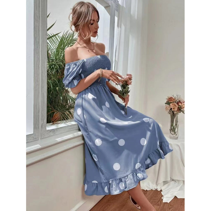 Dame Off-Shoulder Midi-Kjole med Volangkant og Prikkedesign Skjora