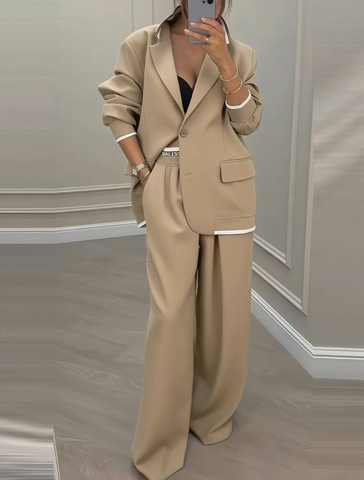 Kvinnelig elegant blazer og bukse sett med bred kutt og moderne design Skjora