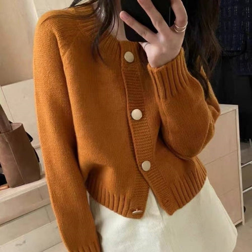 Kvinnes cardigan med dekorative knappedetaljer og moderne snitt Skjora