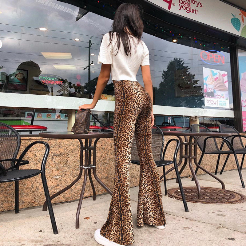 Dame Flared Jeans med stilfullt leopardmønster Skjora