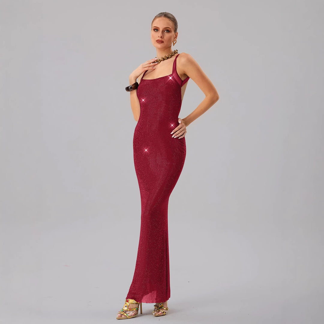 Kvinne Glamorous Kveldsdress med Glitrende Paljetter og Fittet Silhuett