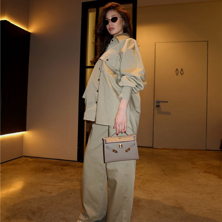 Kvinners oversized skjorte bluse drakt med trendy snitt og trykknapper