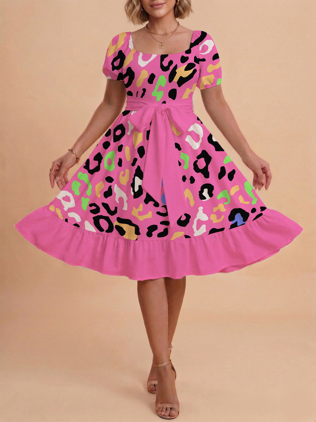 Damen Sommerliches Blumenkleid mit taillierbarem Gürtel und voluminösen Ärmeln Skjora
