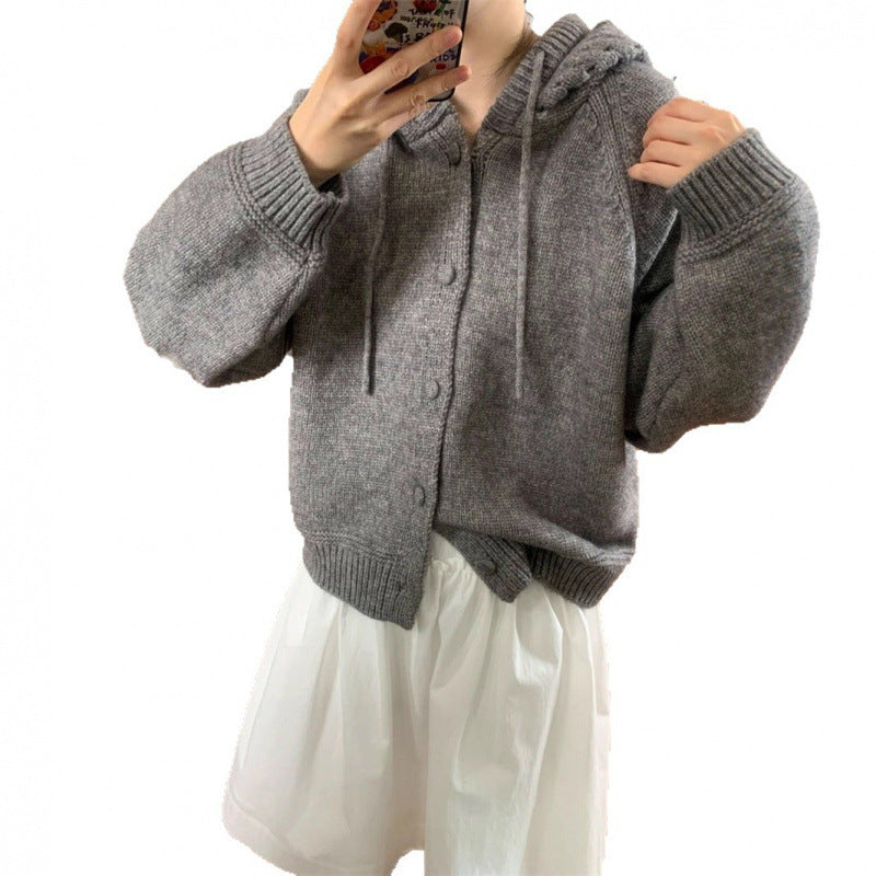 Kvinnens koselige oversized cardigan med hette og knappe detaljer Skjora