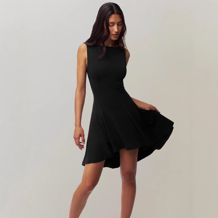 Dame Elegant asymmetrisk jumpsuit med figurnær ved design Skjora