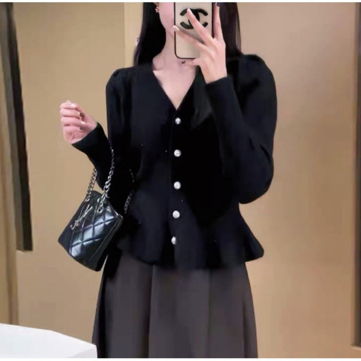 Dame cardigan med dekorative knapper og elegant snitt Skjora