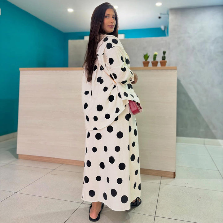 Dame maxi kjole med stilig prikkete design og uformell blazer Skjora