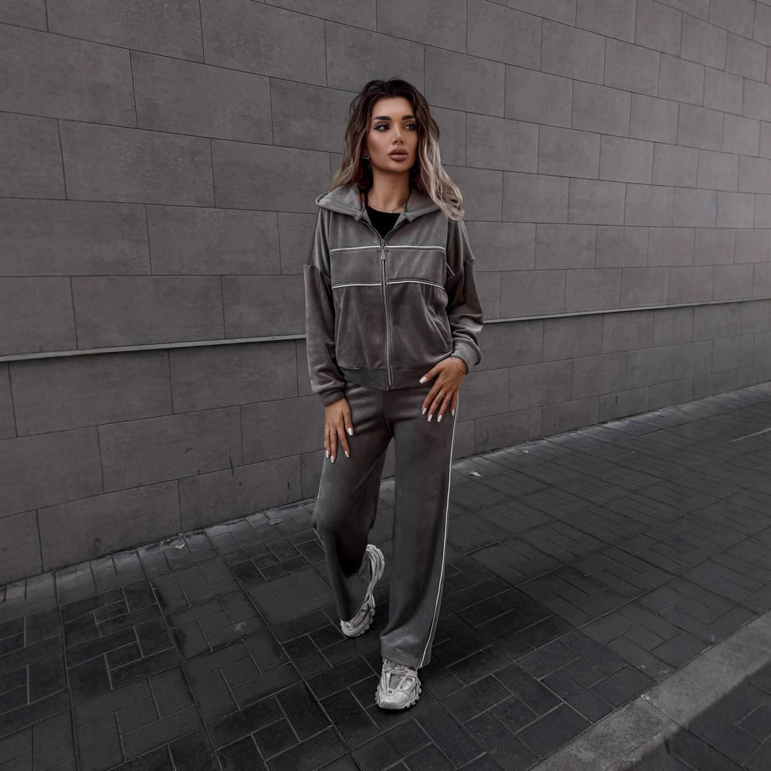 Kvinnelig sporty-elegant fleece joggedress med glidelås Skjora