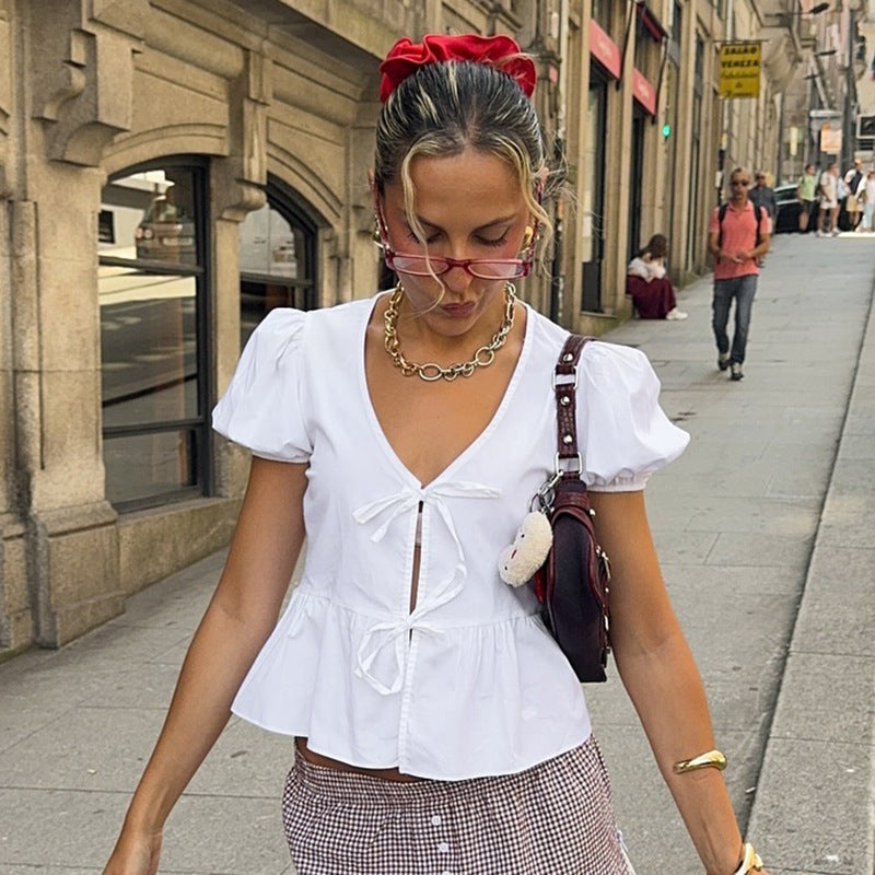 Dame innpakningsbluse med pufferm og feminin peplum-kant Skjora