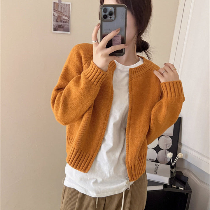 Kvinnes Cozy Cardigan med glidelås og bred ribbestrikket kant Skjora