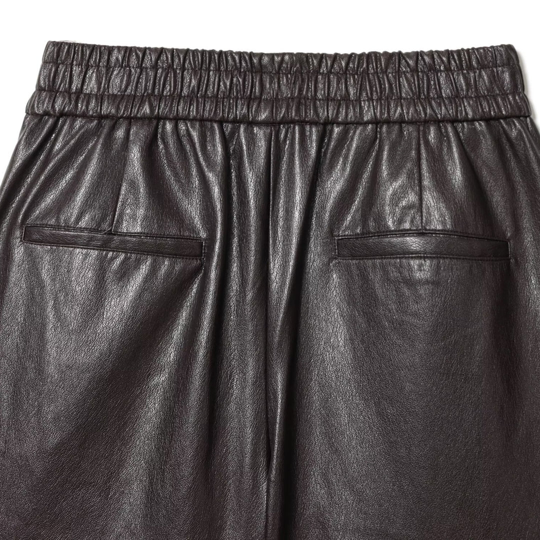 Dame Kunstlærshorts med elastisk midje og stilige detaljer Skjora