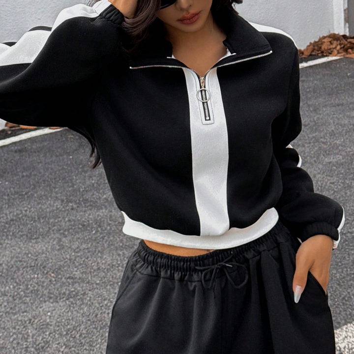 Dame sporty loungewear-set med halv glidelås og elegante kontraststriper Skjora